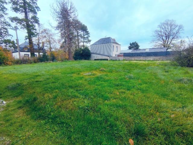 LUMBRES (62380) - Proche du Centre Ville Terrain à bâtir d'une superficie de 1053m²